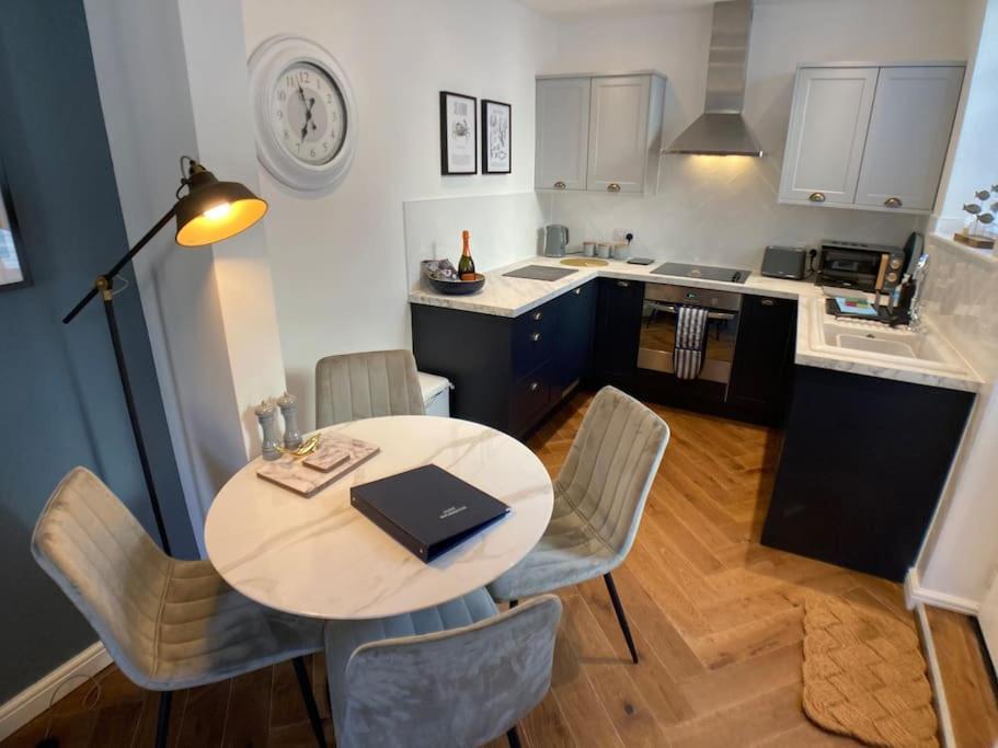 Cosy 2 Bedroom Cottage In Scarborough'S Old Town Exterior photo
